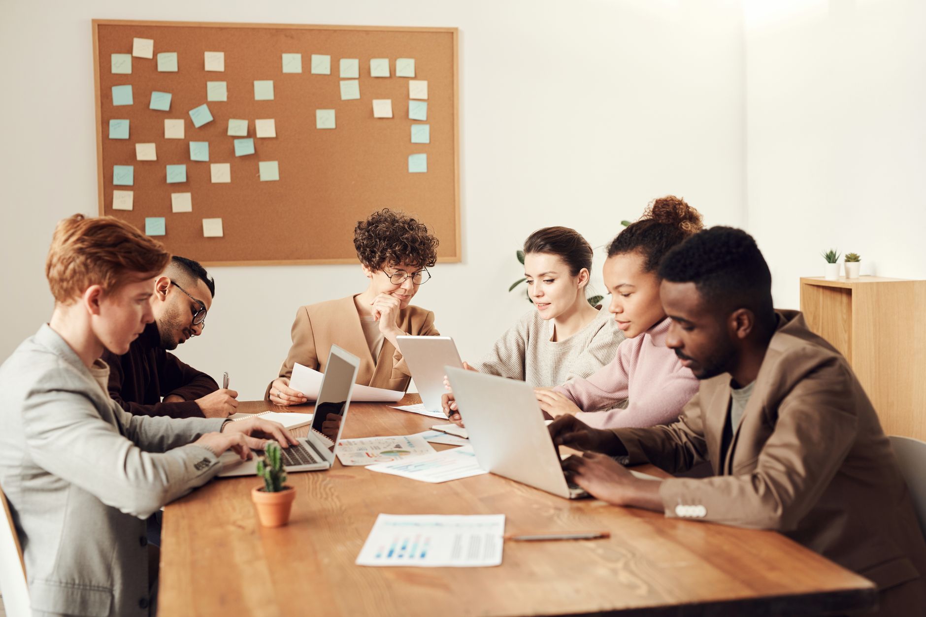 Crowd vs Clean: Which AI Training Data Strategy Suits Your Brand’s Look and Feel?