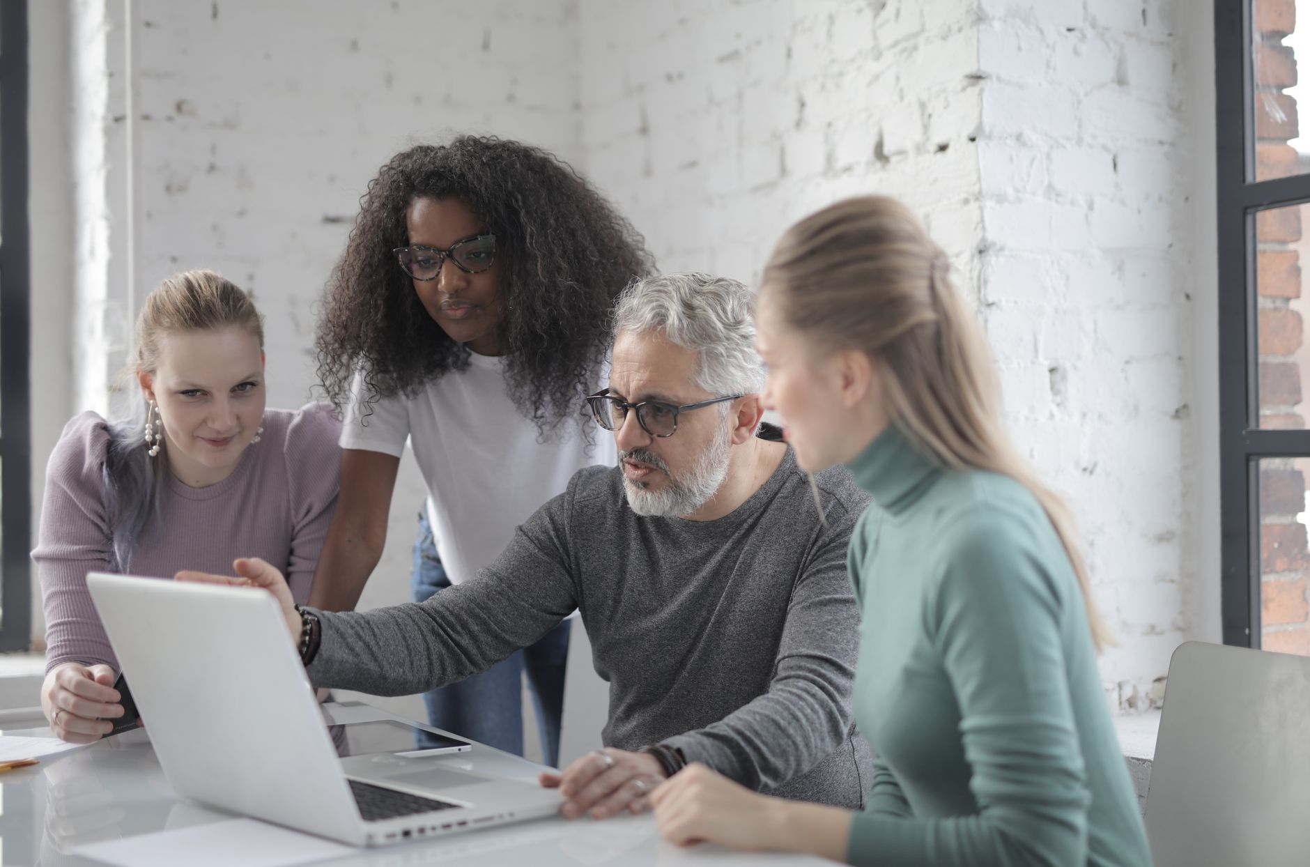 From Chaos to Clarity: Building Visual Order Rules for Multi-Product GenAI Creatives