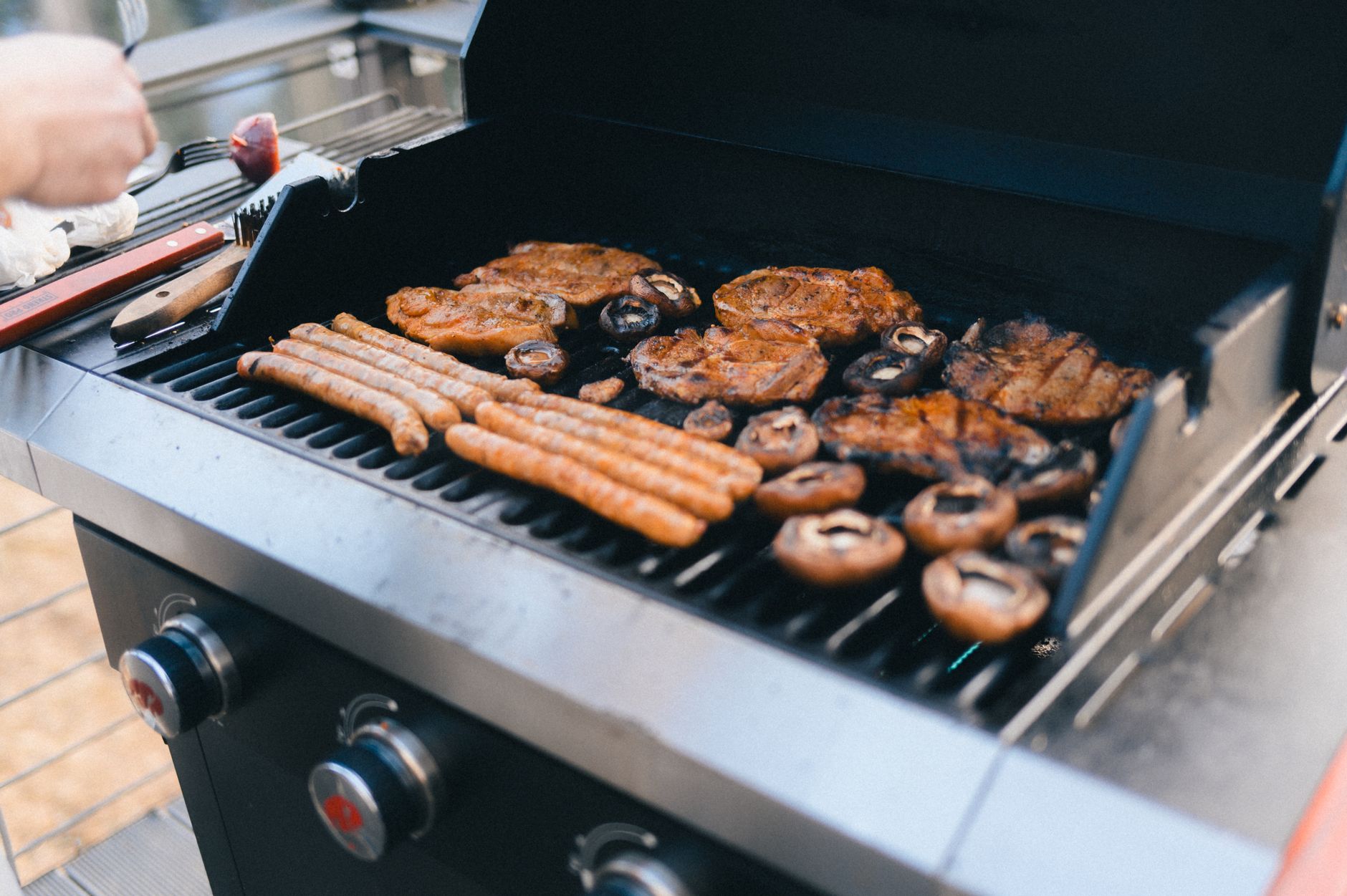 Laborday Last Grilling Cre: Static Showing Burnt Link Cruft Then Fresh Box to Trigger Outdoor Cook Auto-order
