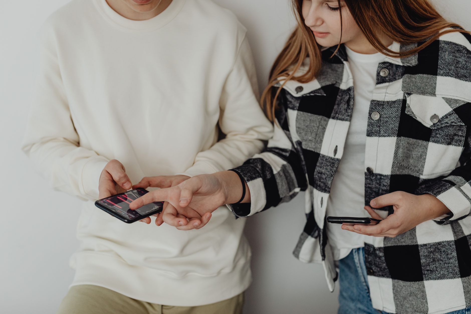 Organic Amplification of Paid Creatives: How User-Shares on Instagram Lower CPMs in Lookalike Batches