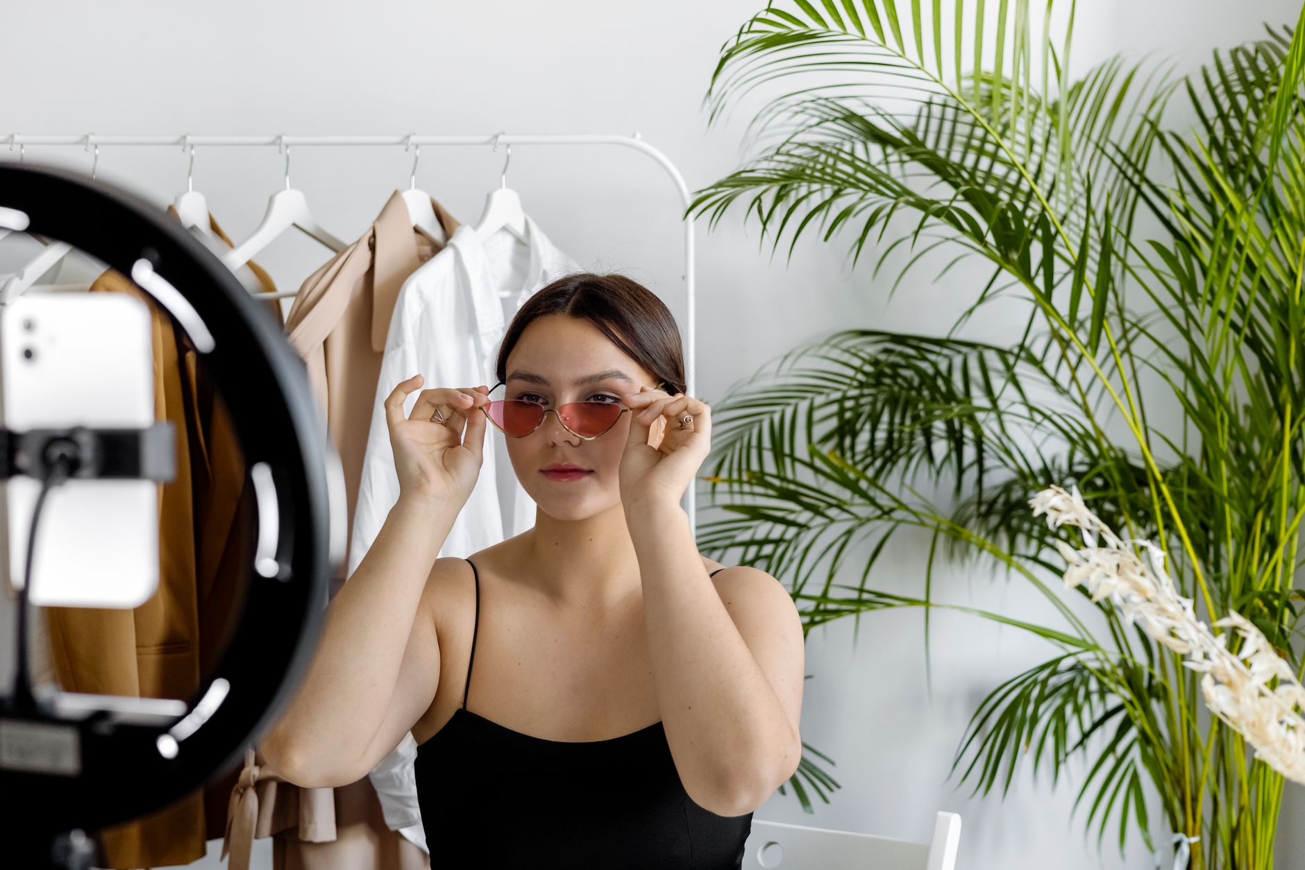 Static Authenticity Index: Quantifying the 'Homegrown Look' in Creator-Style Ads for Conversion Lift