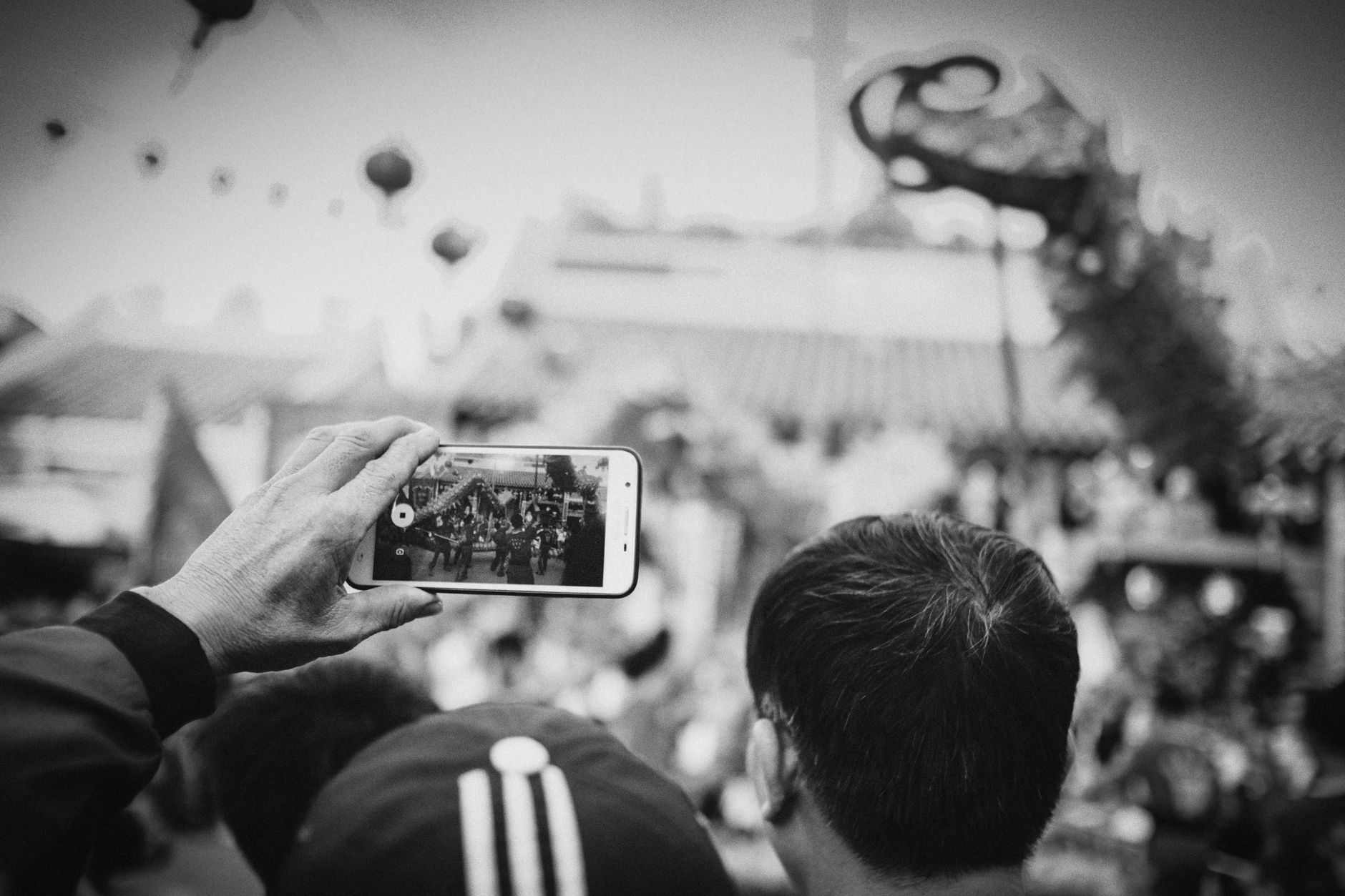 The First-Second Rule for Meta Video Ads: Optimizing Watch Time and Swipe-Away Rate at the Critical Hinge