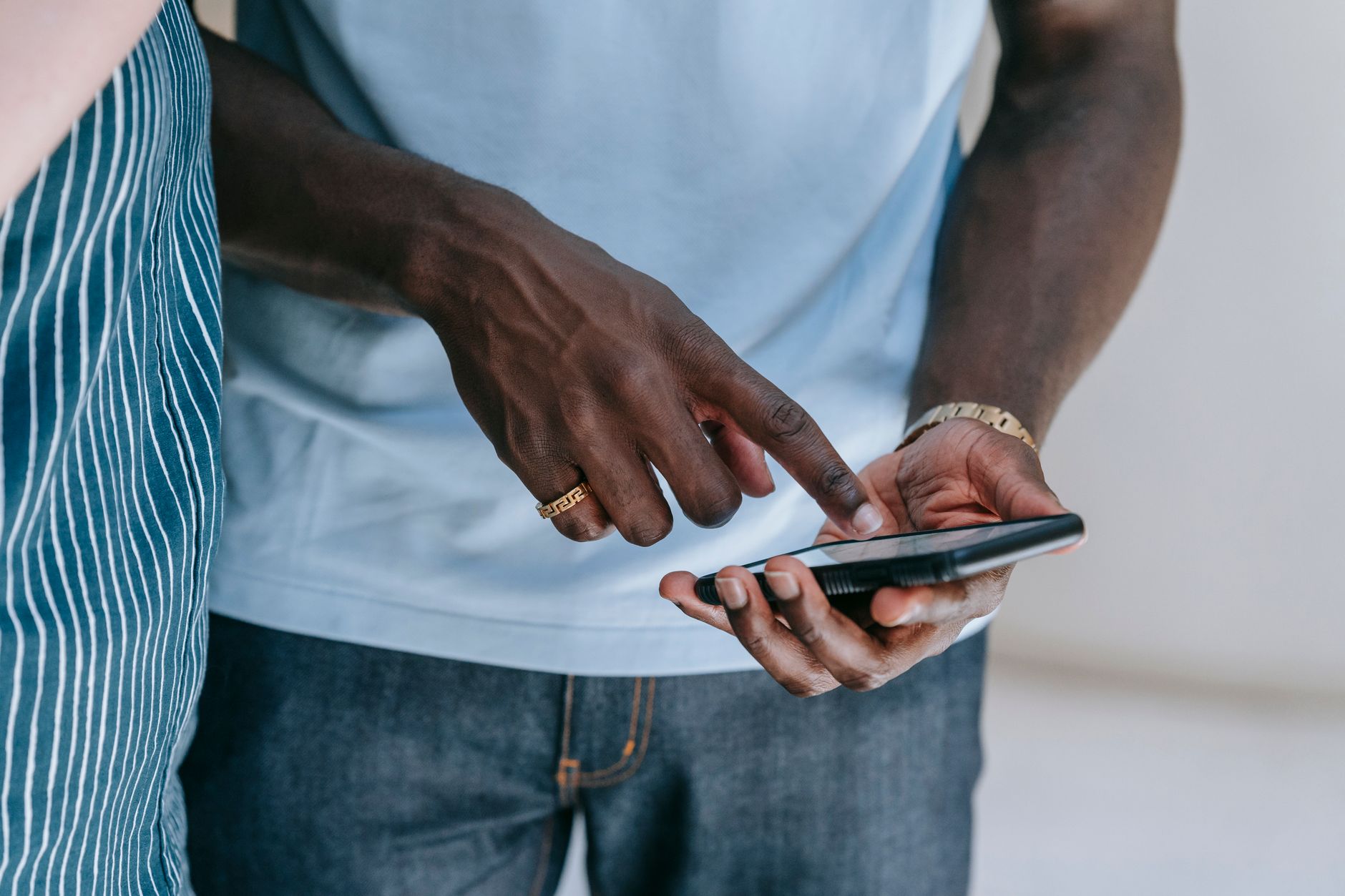The psychology of the scroll: winning the first second